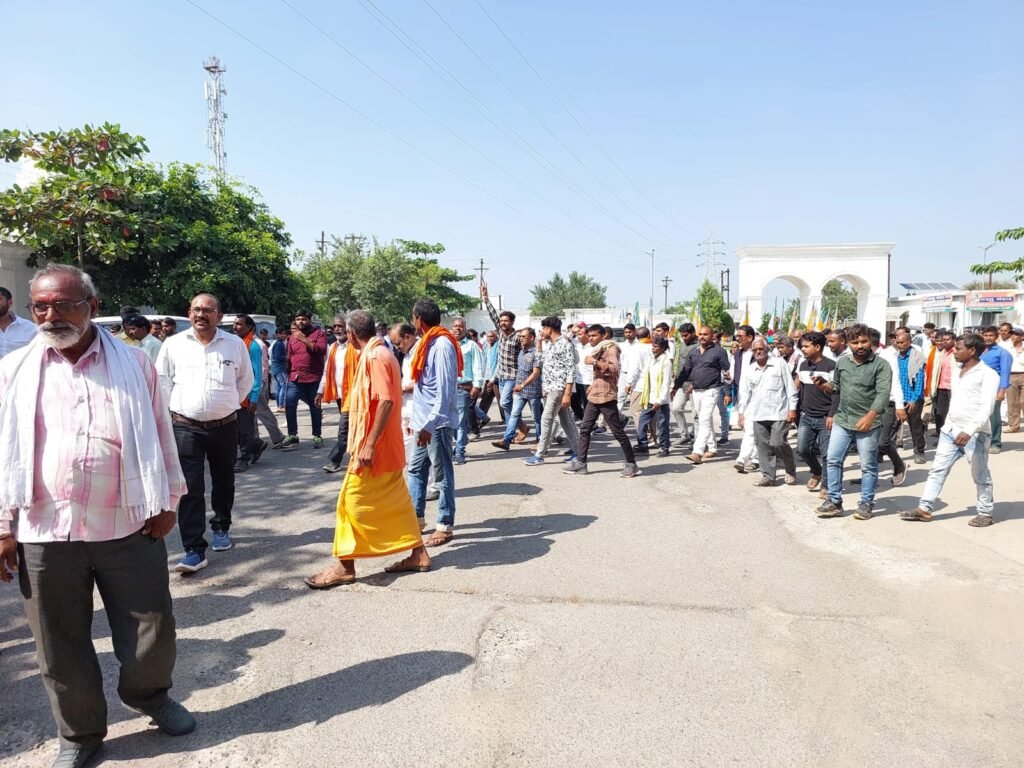 विधायक़ अकलतरा सौरभ सिंह विधानसभा के खिलाफ बीजेपी पदाधिकारियों एवं कार्यकर्ताओं का विरोध ।1000 से 1500 की संख्या में बीजेपी कार्यकर्ता पहुंचे रायपुर बीजेपी कार्यालय। प्रत्याशी बदलने की मांग को लेकर। 4 KSHITITECH IMG 20231007 WA0030 KSHITITECH