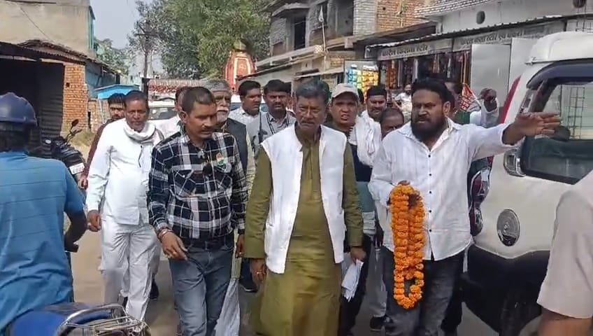 सक्ति विधानसभा क्षेत्र के हथनेवरा गांव जनसंपर्क में पहुंचे डॉ चरणदास महंत, जनसंपर्क के दौरान लोगों का मिल रहा गजब का जन् समर्थन, 2 KSHITITECH IMG 20231103 WA0004 1 KSHITITECH