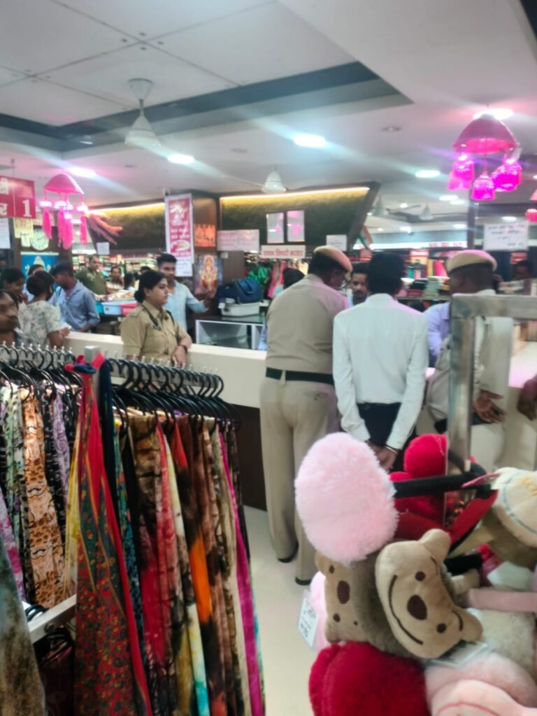 अग्नि दुर्घटना को लेकर गंभीर नहीं व्यवसायी, जिला अग्निशमन अधिकारी की टीम ने कई संस्थानों का किया निरीक्षण 2 KSHITITECH IMG 20231109 WA0016 KSHITITECH