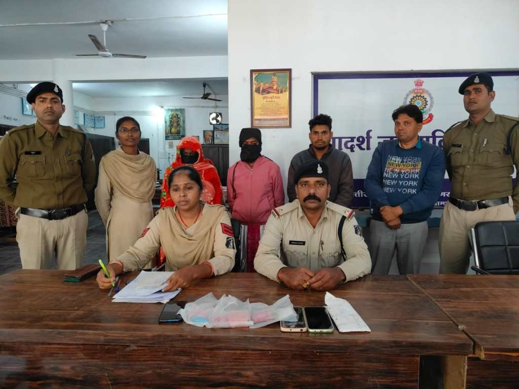 चांपा में सेक्स रैकेट का पर्दाफाश, साइबर व पुलिस की संयुक्त टीम ने कार्रवाई, जानिए क्या है मामला 2 KSHITITECH IMG 20231212 WA0025 KSHITITECH