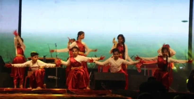 इशिका लाइफ फाउंडेशन के बैनर तले गणतंत्र दिवस की शाम सजी गीत संगीत की महफिल<br />छत्तीसगढ़ व हिन्दी फिल्म के जाने माने कलाकारों ने देररात तक बांधा समां, कड़कड़ाती ठंड में भी दर्शक देर रात तक लेते रहे आनंद 3 KSHITITECH img 20240130 wa00053832919501909348480 KSHITITECH