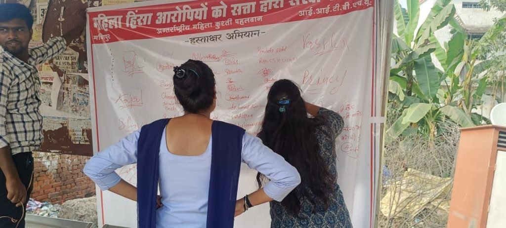 इंदिरा फेलोशिप का नवागढ़ के राछाभांठा में हुआ हस्ताक्षर अभियान कार्यक्रम का आयोजन, महिलाओं के खिलाफ हो रहे अत्याचार के खिलाफ चल रहा अभियान 5 KSHITITECH img 20240202 wa00155574814910738164066 KSHITITECH