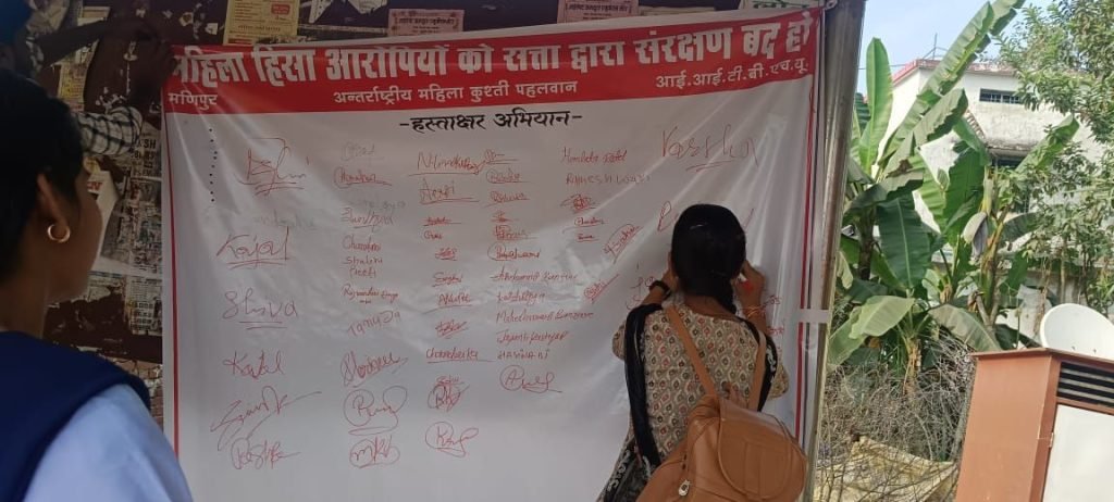 इंदिरा फेलोशिप का नवागढ़ के राछाभांठा में हुआ हस्ताक्षर अभियान कार्यक्रम का आयोजन, महिलाओं के खिलाफ हो रहे अत्याचार के खिलाफ चल रहा अभियान 3 KSHITITECH img 20240202 wa00191340322802418129277 KSHITITECH