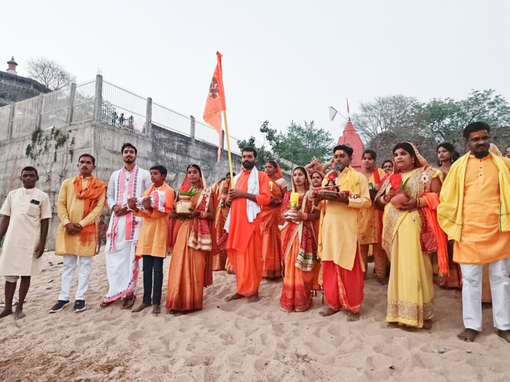 चंद्रपुर में यादव समाज द्वारा आयोजित भव्य कलश यात्रा के साथ श्रीमद्भागवत कथा का शुभारंभ हुआ। 3 KSHITITECH img 20240402 wa0004858117963043928974 KSHITITECH