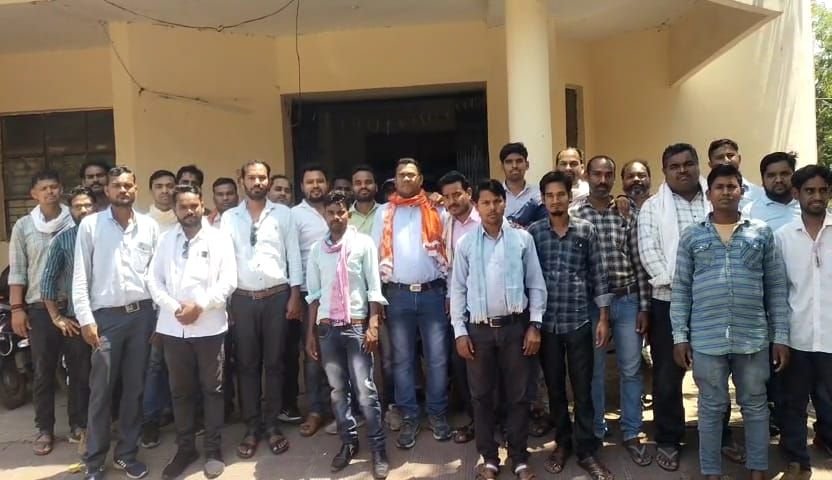 दो माह का वेतन एवं छः माह का बोनस नही मिलने पर सामुहिक अवकाश 3 KSHITITECH img 20240426 wa00035181947977284893863 KSHITITECH