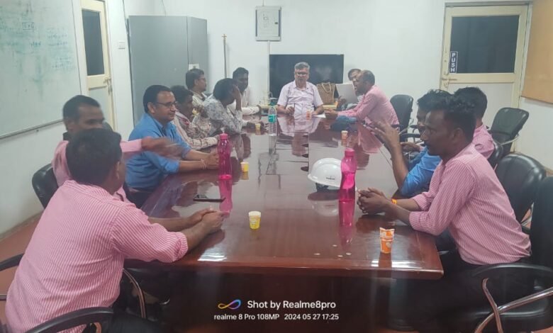 10 घंटे के टूल डाउन के बाद के एस के महानदी प्रबन्धन एवं एचएमएस यूनियन के बीच बनी सहमति, टूल डाउन हुआ समाप्त 1 KSHITITECH IMG 20240527 WA0044 KSHITITECH
