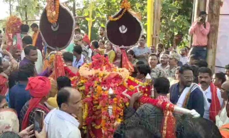 ऐतिहासिक बस्तर दशहरा के लिए मां दंतेश्वरी की डोली और छत्र जगदलपुर के लिए हुई रवाना 1 KSHITITECH 005 KSHITITECH