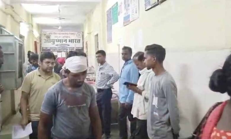 जमीन विवाद को लेकर दो पक्षों में खूनी संघर्ष, एक दर्जन से अधिक महिला और पुरुष घायल 1 KSHITITECH 02 3 KSHITITECH