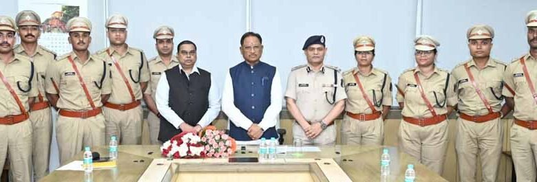 मुख्यमंत्री से पुलिस प्रशिक्षण अकादमी में प्रशिक्षण प्राप्त कर रहे प्रशिक्षणार्थियों ने की सौजन्य मुलाकात 1 KSHITITECH 05 jpeg 4 KSHITITECH