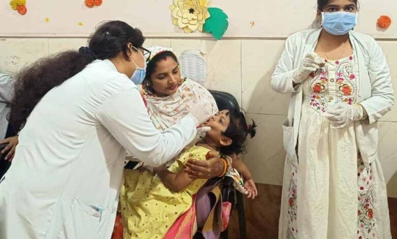 आयुर्वेद महाविद्यालय चिकित्सालय में स्वर्णप्राशन एवं बाल रक्षा किट के लिए उमड़ी भीड़ 1 KSHITITECH 09 10 KSHITITECH