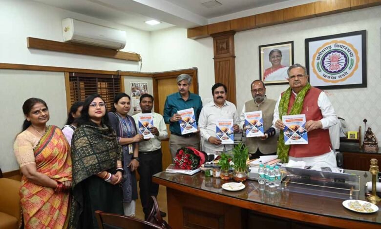 विधानसभा अध्यक्ष डॉ रमन सिंह ने पीआरएसआई कांफ्रेंस ब्रोशर का किया विमोचन, डॉ पाठक ने किया अभिनंदन 1 KSHITITECH 1 7 KSHITITECH