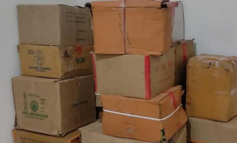 दमोह पुलिस ने मुखबिर की सूचना पर बड़े पैमाने पर अवैध पटाखा जब्त किए 1 KSHITITECH 10A 75 1 KSHITITECH