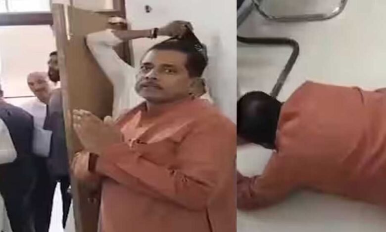 विधायक हाथ जोड़कर ऑफिस पहुंचे, फिर ASP के सामने दंडवत हो गए BJP MLA प्रदीप पटेल, बोले- मुझे गुंडों से... 1 KSHITITECH 10A 77 KSHITITECH