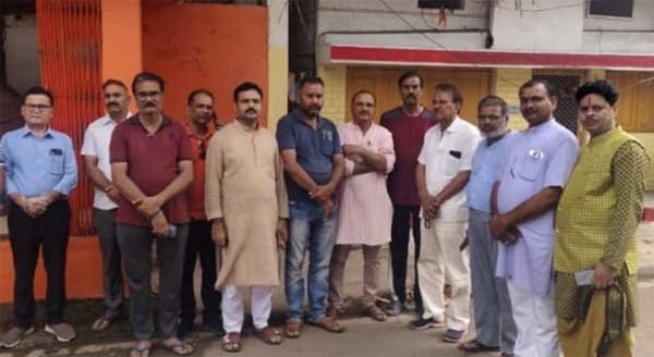 प्रदीप उपाध्याय के घर पहुंचा ब्राम्हण समाज, कार्रवाई के लिए परिवार के साथ खड़े हैं 1 KSHITITECH 20 10 KSHITITECH