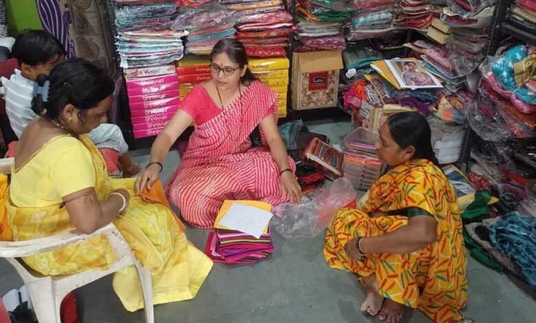 अब ब्यूटी पार्लर और साड़ी सेंटर से 20 हजार रूपये महीना कमाती हैं पूनम..... 1 KSHITITECH 25A 89 KSHITITECH