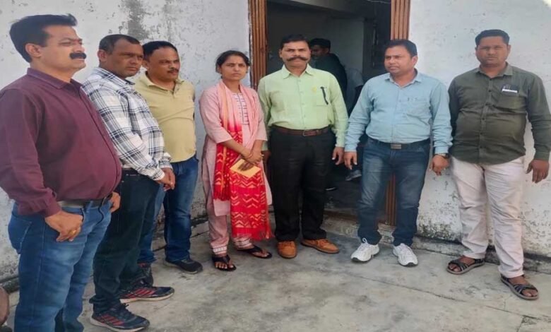 कपिलधारा कुआं के भुगतान करने के एवज में मांगी थी रिश्वत, महिला सरपंच को लोकायुक्त ने किया गिरफ्तार 1 KSHITITECH 25A 99 1 KSHITITECH