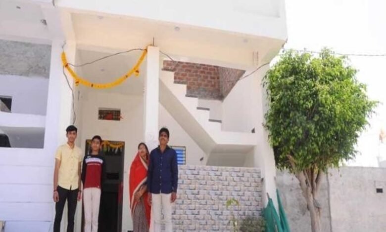 इंदौर की श्रीमती सरिता-रविन्द्र को किराये के मकान से मिली मुक्ति 1 KSHITITECH 29A 91 KSHITITECH