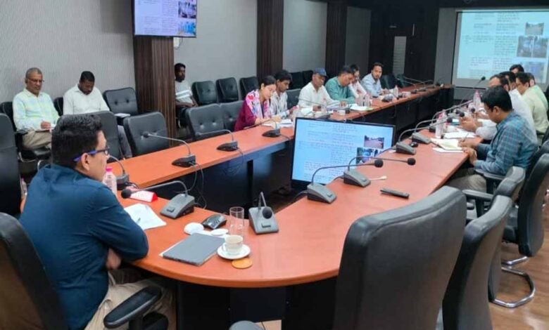डोर-टू-डोर कचरा संग्रहण करने वाले वाहनों का मुख्य नगरपालिका अधिकारी स्वयं करें निरीक्षण- कलेक्टर 1 KSHITITECH 5A 101 1 KSHITITECH