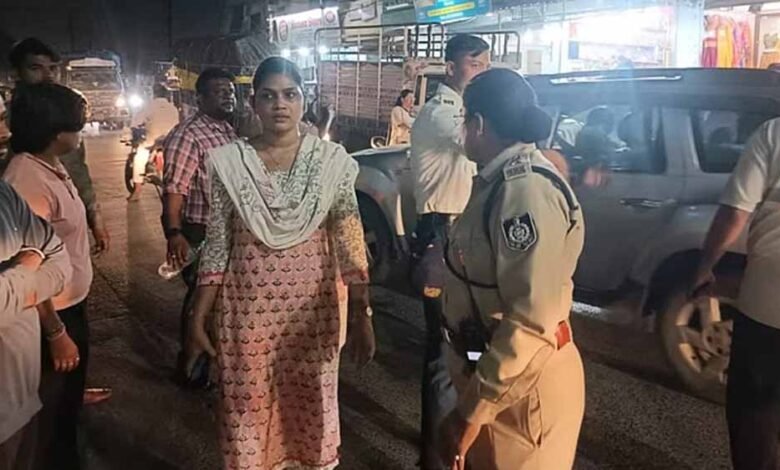 यातायात व्यवस्था सुधार के लिए जिला प्रशासन, नगर निगम एवं पुलिस प्रशासन की टीमों ने की संयुक्त कार्यवाही 1 KSHITITECH 7A 17 1 KSHITITECH