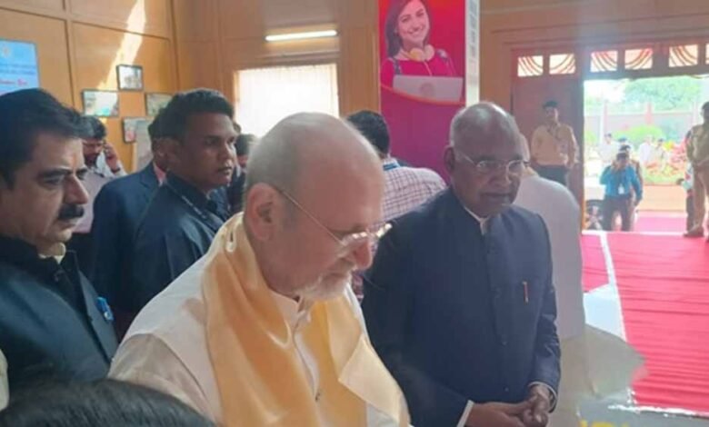 पूर्व राष्ट्रपति रामनाथ कोविंद आज इंदौर में दीक्षा समारोह में हुए शामिल 1 KSHITITECH 7A 52 KSHITITECH