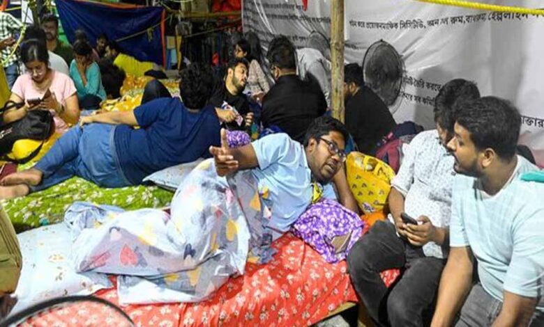 कोलकाता रेप-मर्डर केस: जूनियर डॉक्टरों का चौथे दिन आमरण अनशन जारी 1 KSHITITECH 8A 41 KSHITITECH