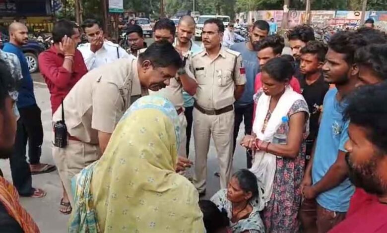 छत्तीसगढ़-कोरबा में नहर में बहे बच्चों के शव न मिलने पर परिजनों ने चौकी में किया हंगामा 1 KSHITITECH Chhattisgarh 12 2 23 KSHITITECH