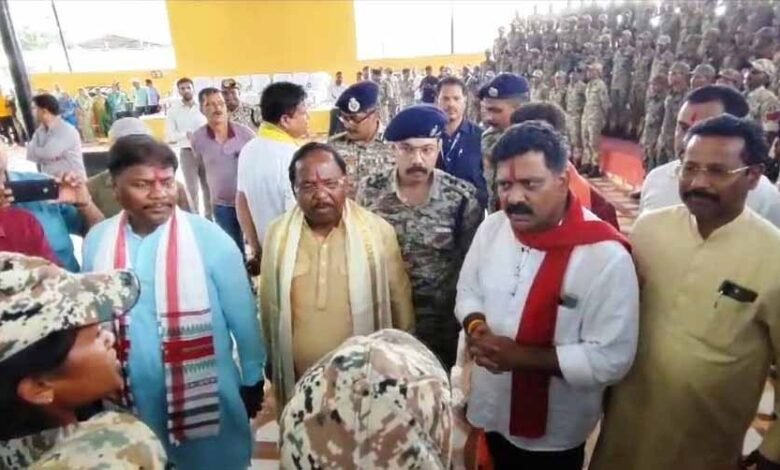 उपमुख्यमंत्री विजय शर्मा माओवादियों से लोहा लेने वाले जांबाज जवानों से हुए रूबरू 1 KSHITITECH Deputy Cm Sharma KSHITITECH