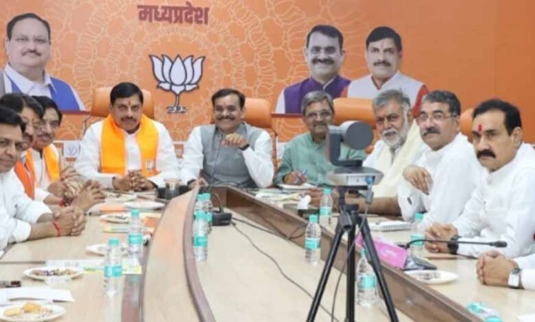 चुनाव प्रबंधन समिति की बैठक में शामिल हुए डॉ नरोत्तम मिश्रा' 1 KSHITITECH Narottam KSHITITECH
