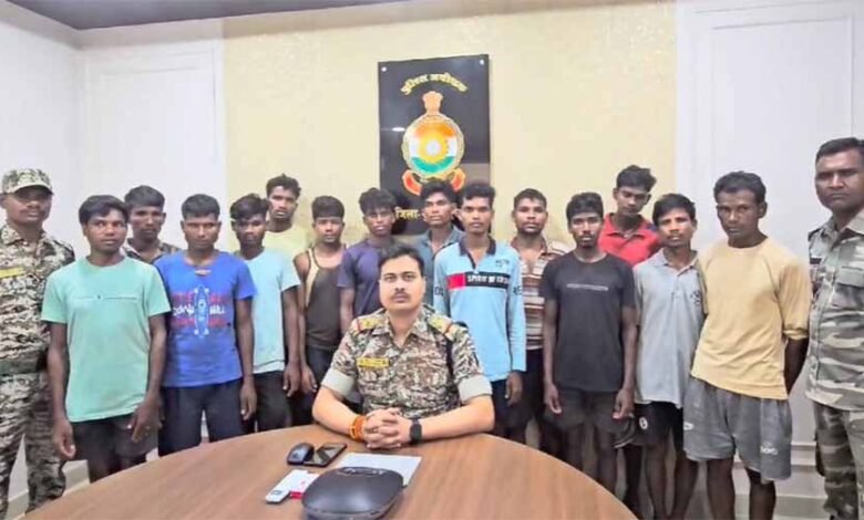 सुकमा जिले के भेज्जी और जगरगुण्डा क्षेत्र से तीन ईनामी नक्सलियों के साथ 19 नक्सलियों को गिरफ्तार 1 KSHITITECH Naxal 10 KSHITITECH