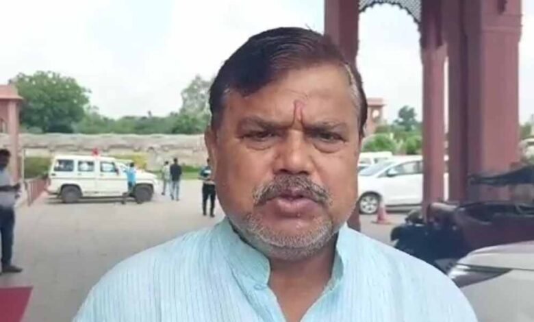 काशी नरेश की गली में किया संजीवनी क्लीनिक का लोकार्पण - ऊर्जा मंत्री तोमर 1 KSHITITECH Pradyuman Singh Tomar 194 4 KSHITITECH