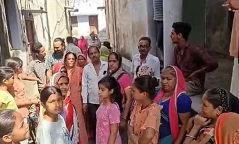 राजस्थान-अलवर: पानी की समस्या को लेकर प्रदर्शन कर रहे लोगों को पार्षद ने दी धमकी 1 KSHITITECH Rajasthan 10 2 4 KSHITITECH