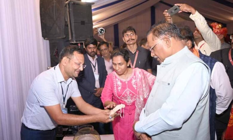 विदेशी मेहमानों को खूब पसंद आया जल सुधार की ई-बाल तकनीक 1 KSHITITECH Vishnu 2 KSHITITECH