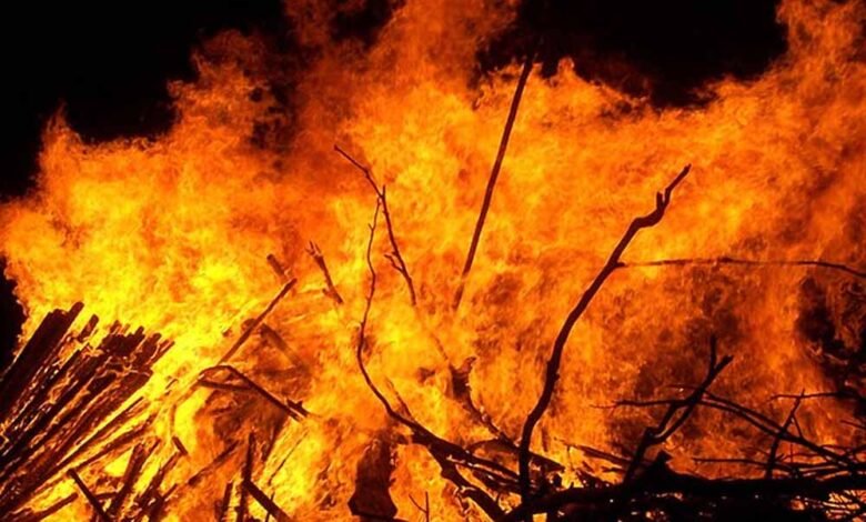 जम्मू में कश्मीरी पंडितों के घरों में लगी भीषण आग, 12 क्वार्टर जलकर खाक 1 KSHITITECH aag1 2 KSHITITECH