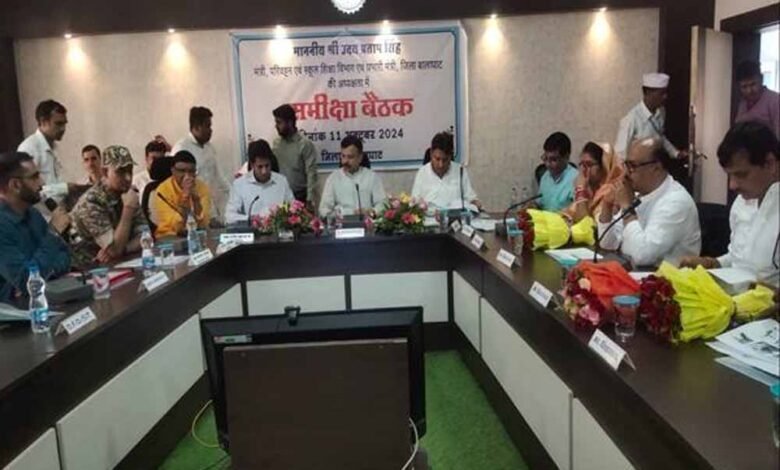 पर्यटन को बढ़ावा देने के लिये बालाघाट में हवाईपट्टी का होगा निर्माण : स्कूल शिक्षा मंत्री श्री सिंह 1 KSHITITECH bethak 1 KSHITITECH