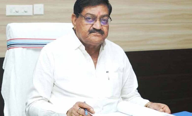 अधिकारियों को धान खरीदी की व्यवस्था को सही करने के खाद्य मंत्री ने दिए निर्देश 1 KSHITITECH bhaghel1 KSHITITECH