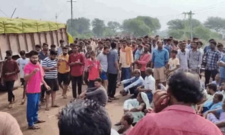 छत्तीसगढ़-दुर्ग में ट्रक की टक्कर से बाइक सवार भाई-बहन और भांजे की मौत 1 KSHITITECH chhattisgarh 03 2 19 KSHITITECH