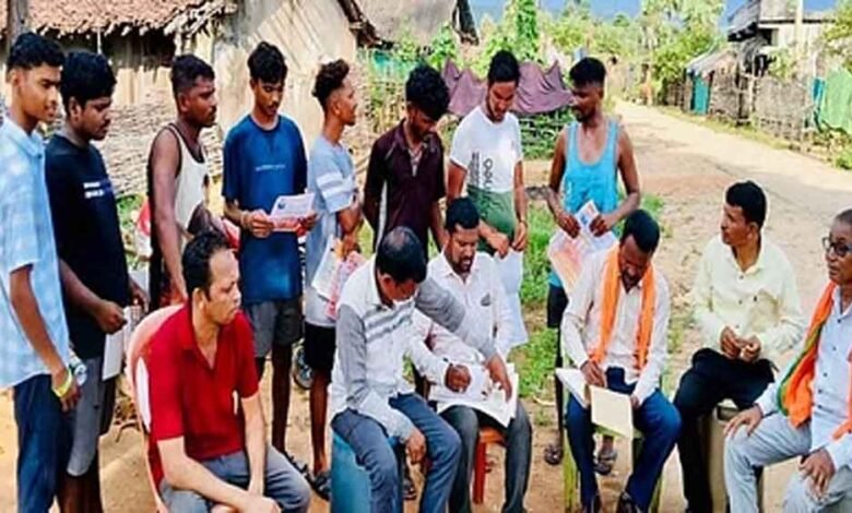 छत्तीसगढ़-बीजापुर में भाजपा के सदस्यता अभियान में लोगों को बता रहे सरकार की योजनाएं 1 KSHITITECH chhattisgarh 06 2 10 KSHITITECH