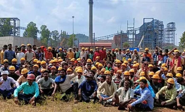 छत्तीसगढ़-भिलाई इस्पात संयत्र प्रबंधन और निर्माणाधीन कंपनी के खिलाफ उतरे 500 मजदूर 1 KSHITITECH chhattisgarh 06 2 17 KSHITITECH