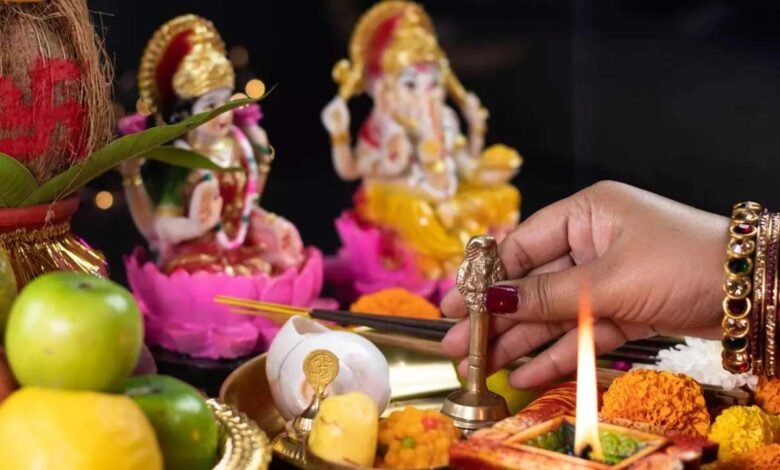 दीवाली की पूजा में उचित मुहूर्त में विधि-विधान से स्थिर लग्न, प्रदोषकाल एवं अमावस्या में करें पूजन 1 KSHITITECH diwali 3 KSHITITECH