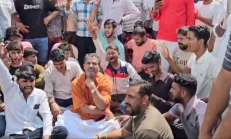 लालसोट तहसील में भीषण सड़क हादसे से मचा हड़कंप, हो गई चार मौतें, थाने में मच गया बवाल ! 1 Console Corptech Pradakshina Consulting Pvt Ltd dosa1 Console Corptech Pradakshina Consulting Pvt Ltd