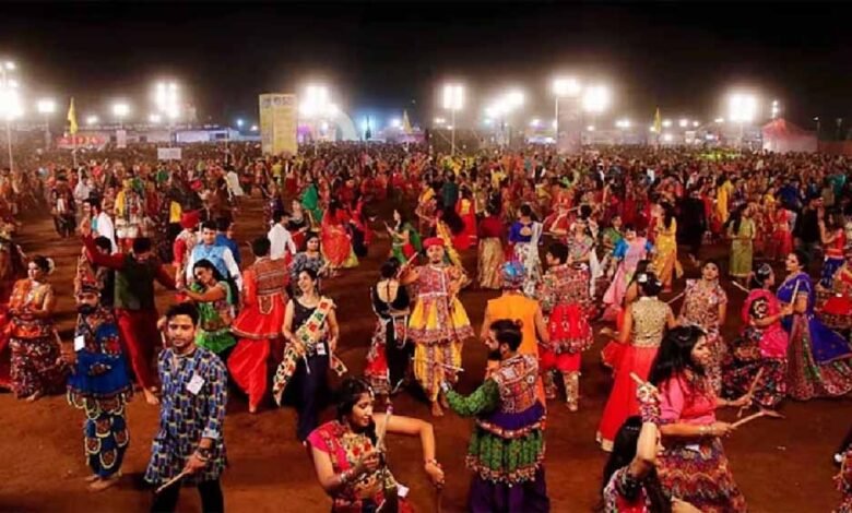 महू तहसील स्थित आंबेडकर विश्वविद्यालय में विद्यार्थियों के गरबा आयोजन में वर्ग विशेष के युवक के आने से विवाद 1 KSHITITECH garba1 1 KSHITITECH