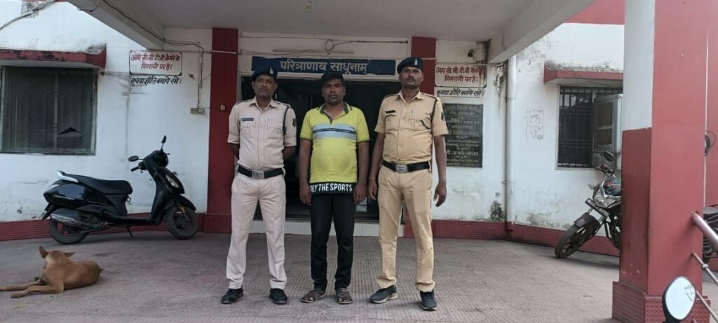 फर्जी जिला कलेक्टर बिलासपुर से हुआ गिरफ्तार सरपंच से पैसे की कीथी मांग बलौदा पुलिस की कार्यवाही 3 KSHITITECH img 20241020 wa00221567747684530775195 KSHITITECH