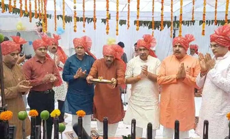 पुलिस लाइन में शस्त्र और वाहनों की हुई पूजा, मंत्री, सांसद, विधायक और कलेक्टर SP रहे मौजूद 1 KSHITITECH jabalpur 1 KSHITITECH