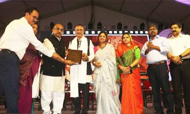 जनजातीय कार्य मंत्री डॉ. शाह ने श्री राजकुमार हिरानी को दिया राष्ट्रीय किशोर कुमार सम्मान 1 KSHITITECH kishore KSHITITECH