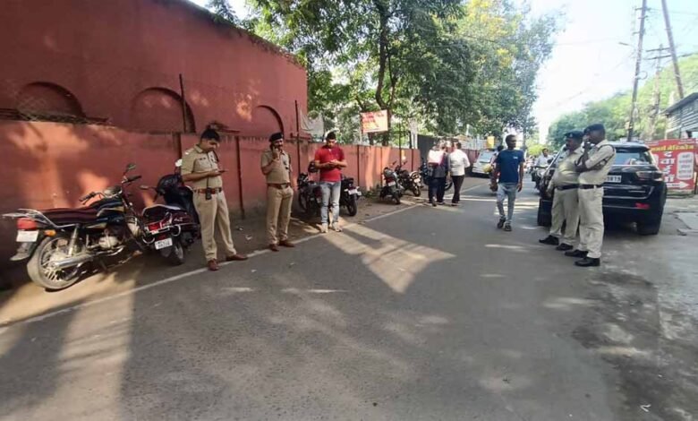 मोती बंगला में बैंक के बाहर 3 लाख की लूट, बाइक सवार दो युवक पैसे छीनकर फरार 1 Console Corptech Pradakshina Consulting Pvt Ltd loot1 Console Corptech Pradakshina Consulting Pvt Ltd
