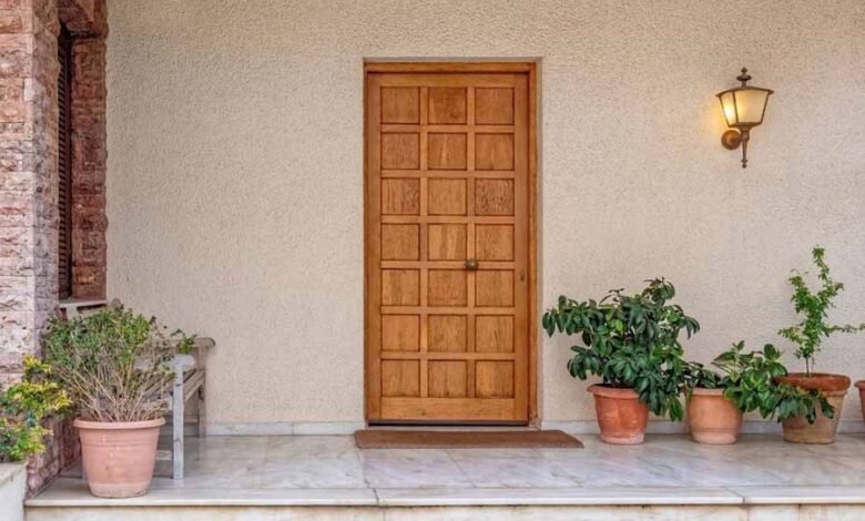 घर के मुख्य दरवाजे से जुड़ी इन बातों का रखें ध्यान, होगी बरकत 1 KSHITITECH main door KSHITITECH