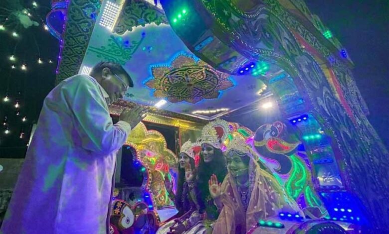 श्रम मंत्री देवांगन ने पूजा अर्चना कर सभी को दी दशहरा की बधाई और शुभकामनाएं 1 KSHITITECH mantri devang1 KSHITITECH