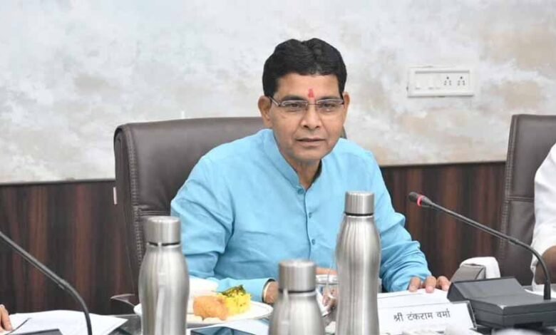 विधानसभा उपचुनाव: कांग्रेस ने किया कार्यकर्ता सम्मेल, मंत्री टंकराम वर्मा ने कसा तंज 1 KSHITITECH mantri tank ram KSHITITECH
