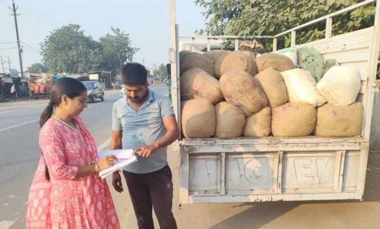 भिंड में गोहद चौराहा पुलिस और खाद्य सुरक्षा विभाग ने लोडिंग वाहन से 2750 किलो मावा जब्त 1 KSHITITECH mawa 1 KSHITITECH