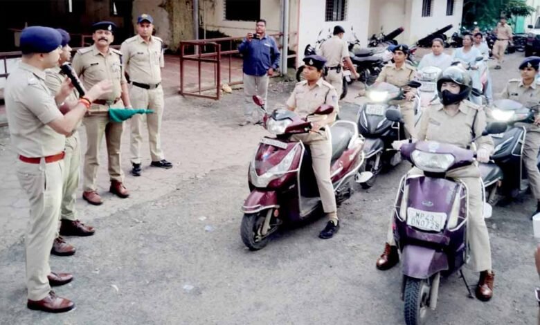 नवरात्रि: बालिकाओं की सुरक्षा के लिए महिला पुलिस स्कूटी दल 1 KSHITITECH nav KSHITITECH